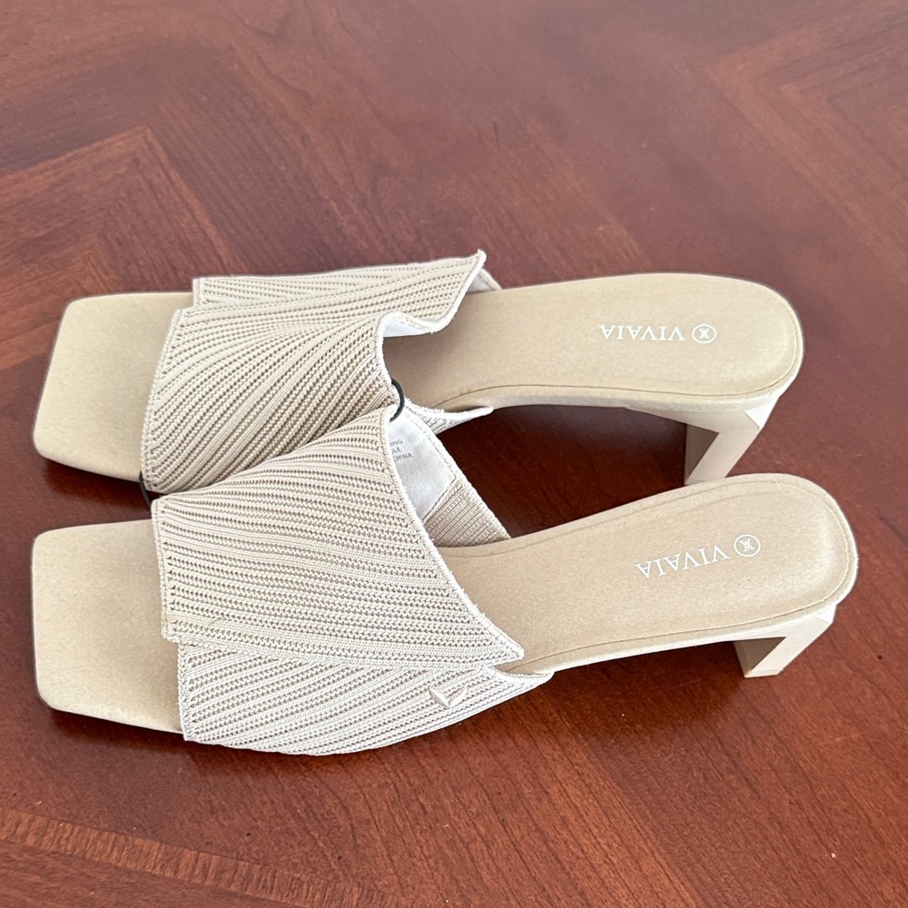 Vivaia gorgeous Beige Textured Heels Sz 42 / 10.5 block heel Jade pro square toe - Picture 2 of 13